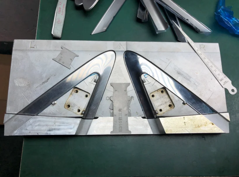 Oem Custom Automotive Car Front Triangle Window Glass Encapsulation