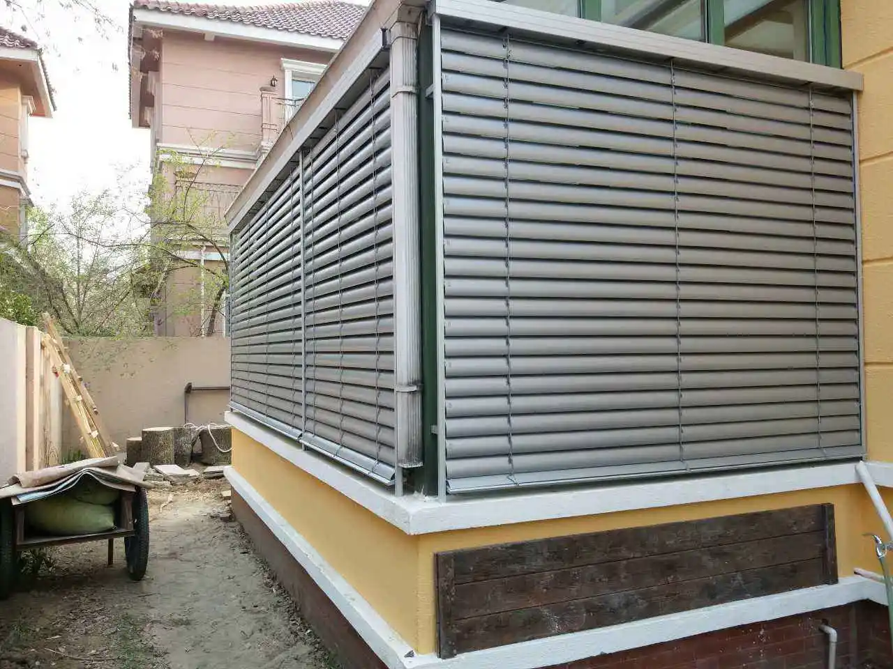 Guide Rail Remote Electric Outdoor Blind,External