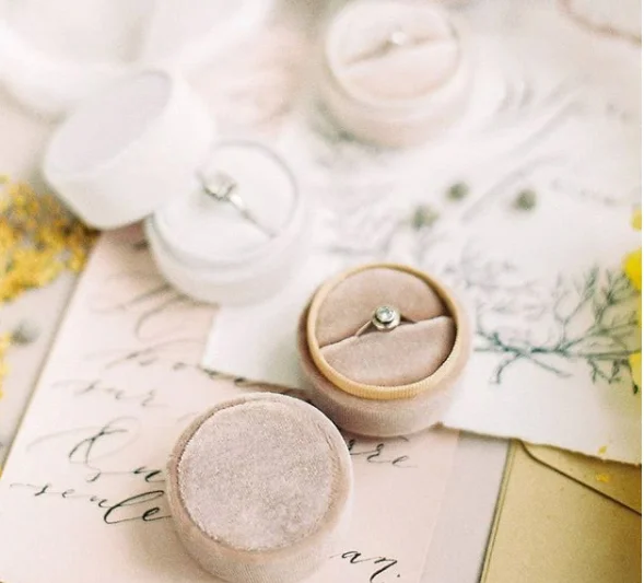 

Luxury round suede velvet ring storage box with hot stamping logo for one ring slot, Customized