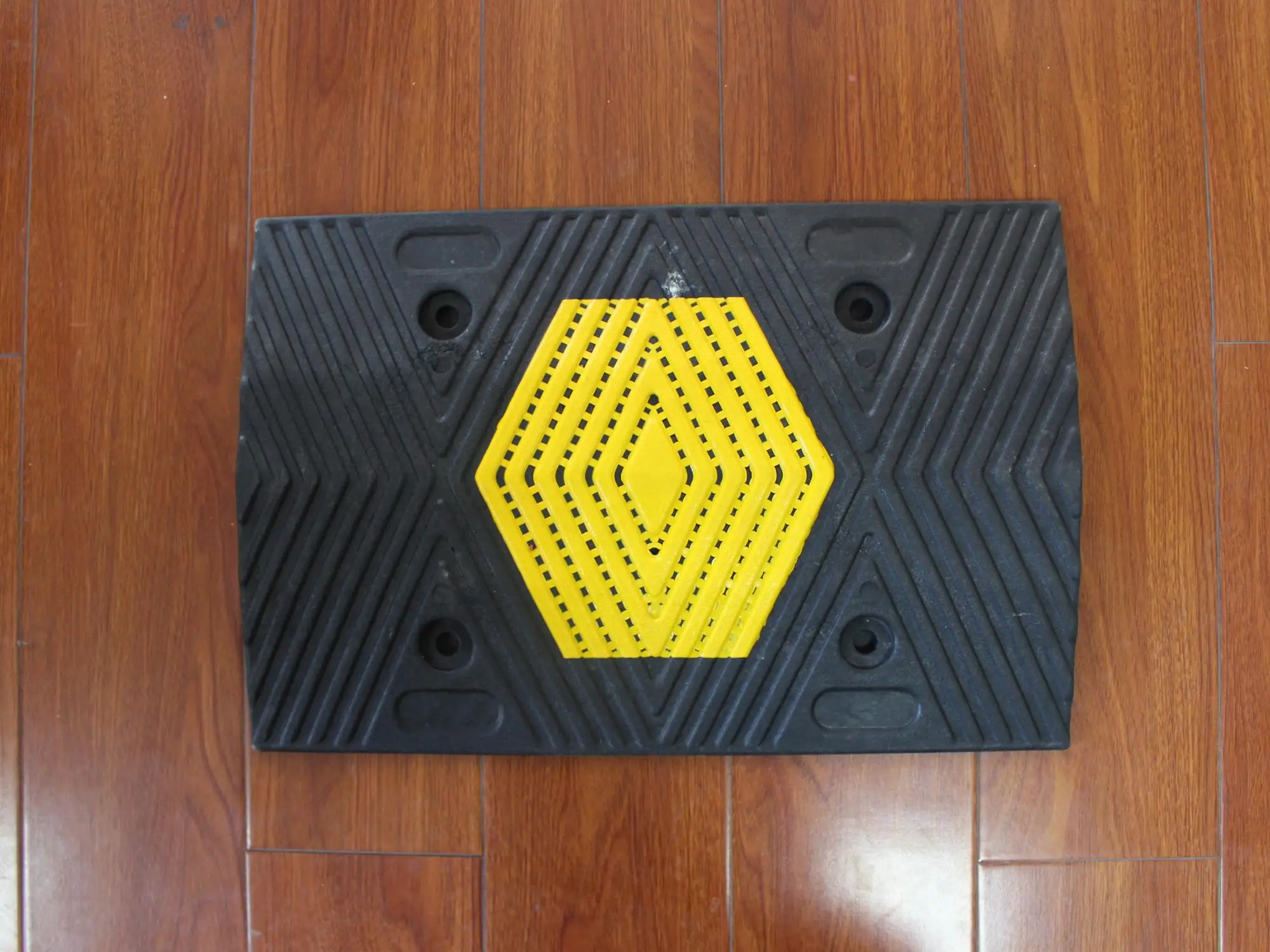 Heavy Duty PVC Plastic Speed road Hump, speed bump