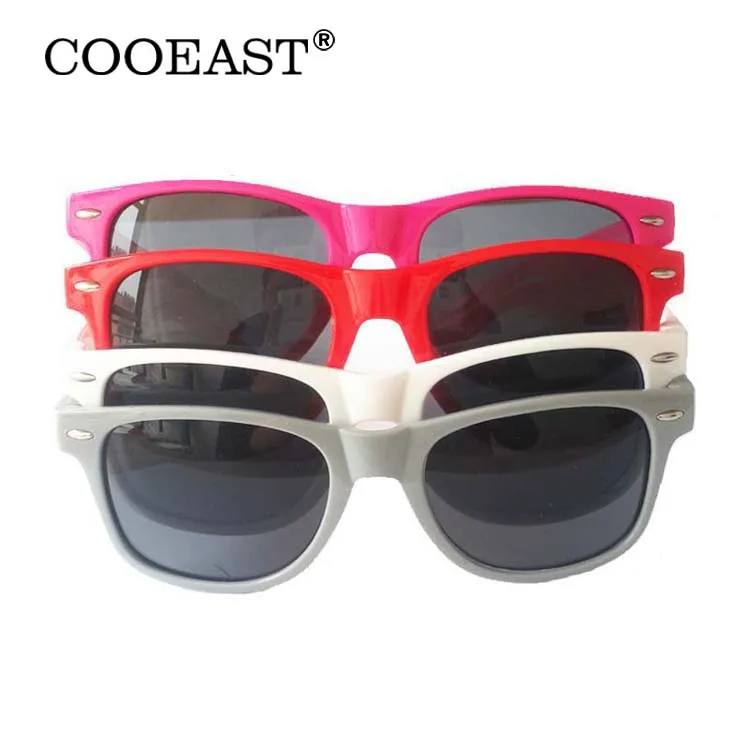 

2019 New Products Famous Italian Brand Sun glasses in China Yiwu Sunglasses Market, 22 colors