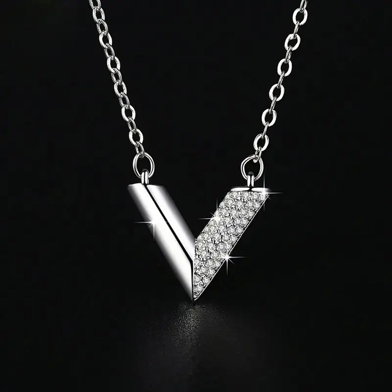

Newest Design Cheap Alloy V Shape Diamond Pendant Necklace N142