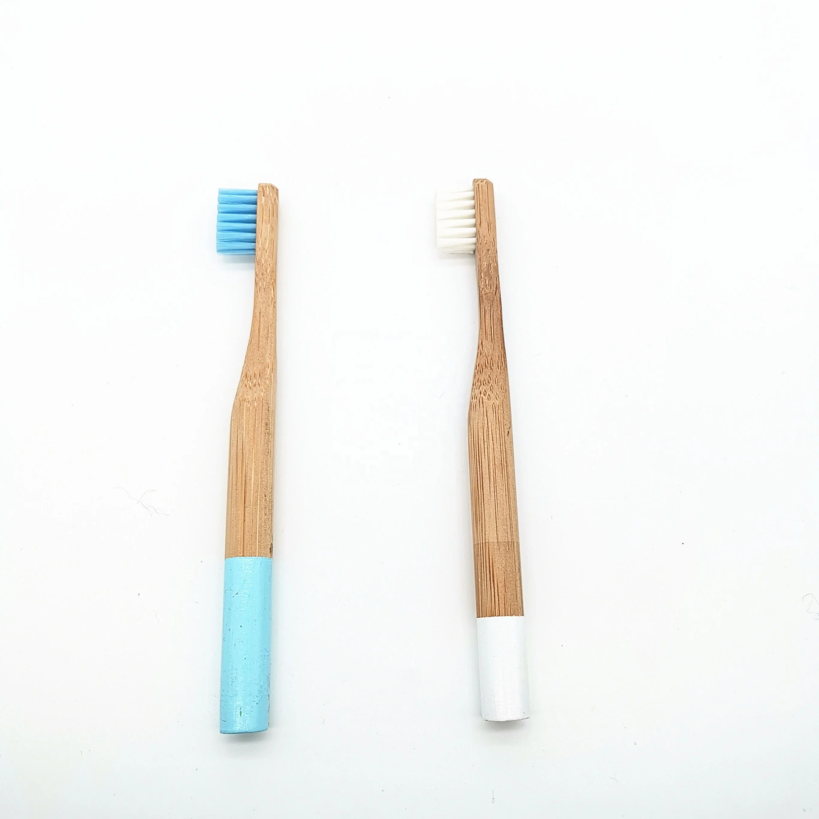 

Round Handle Bamboo Toothbrush With Bamboo Charcoal Bristles