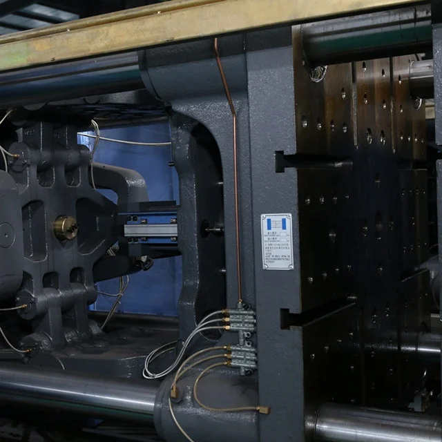 
Plastic Injection Molding Machine 