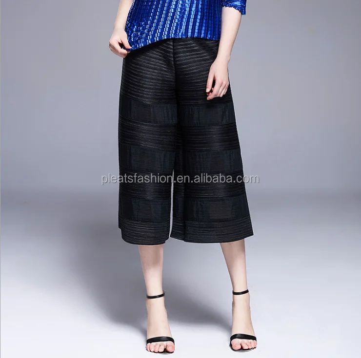 

New design short style wide opening leg wrink women pants