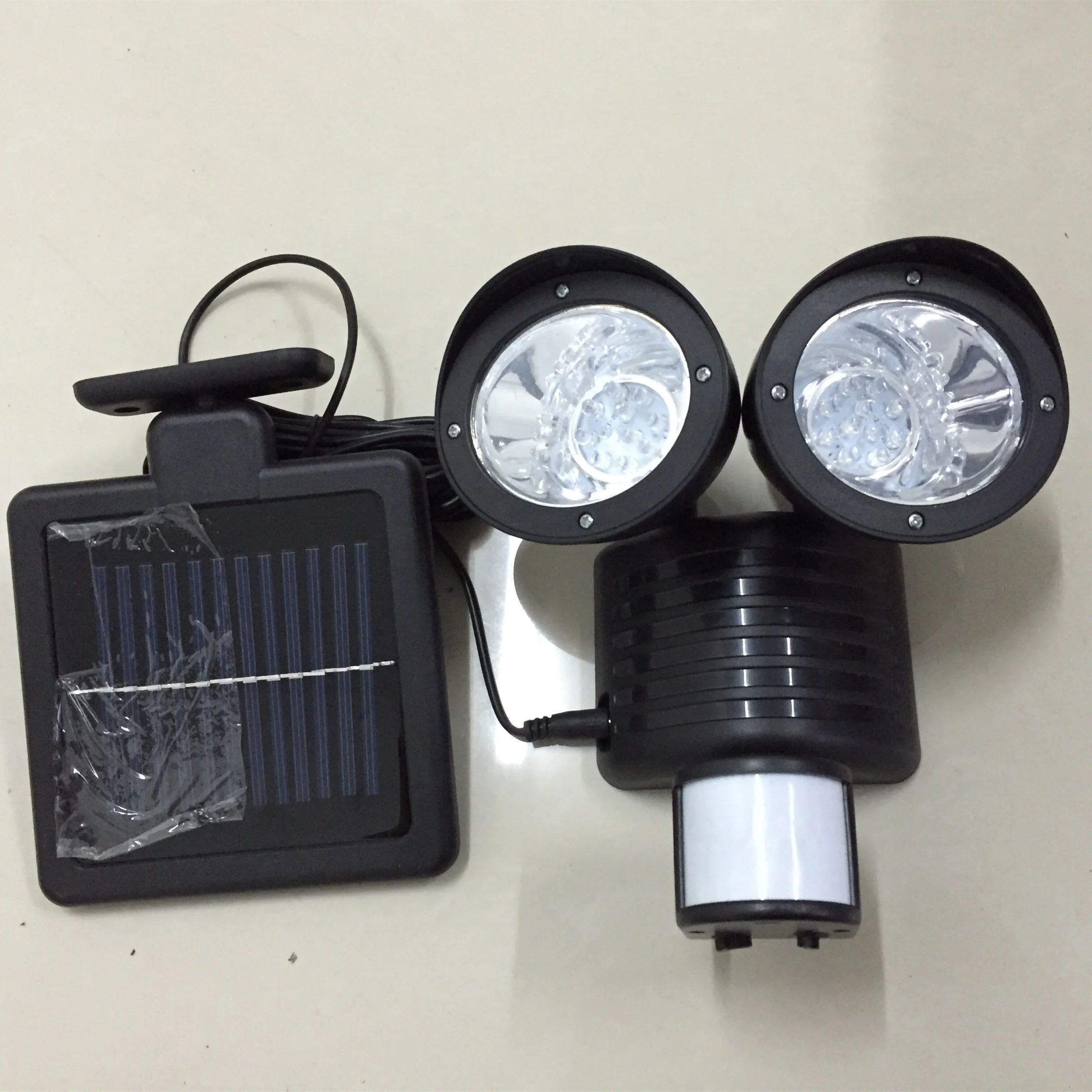 Innovations Motion-Activated Dual Head Solar LED Security Spot light Twins Head 22 Bright SMD led Motion Sensor Security Light