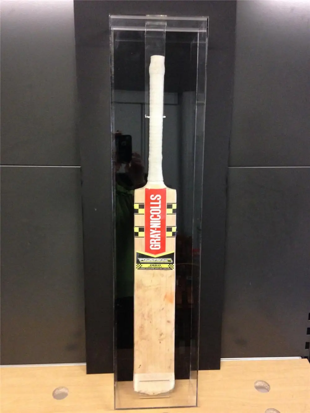 Factory Custom Clear Mini Display Stand For Cricket Bat Acrylic Perspex