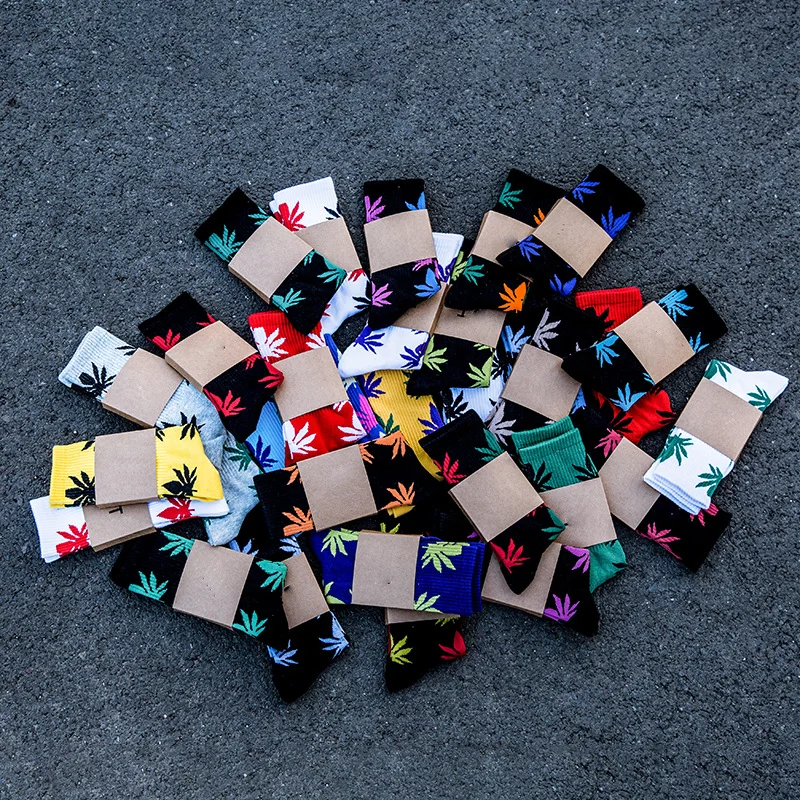 

Wholesale fashion men and women maple leaf skateboard hip hop socks, Picture