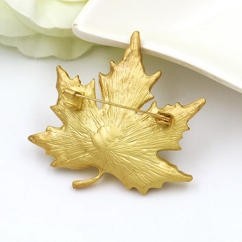 Luxury Fashion Diamond Crystal Brooch Mmaple Leaf Rhinestone Safety
