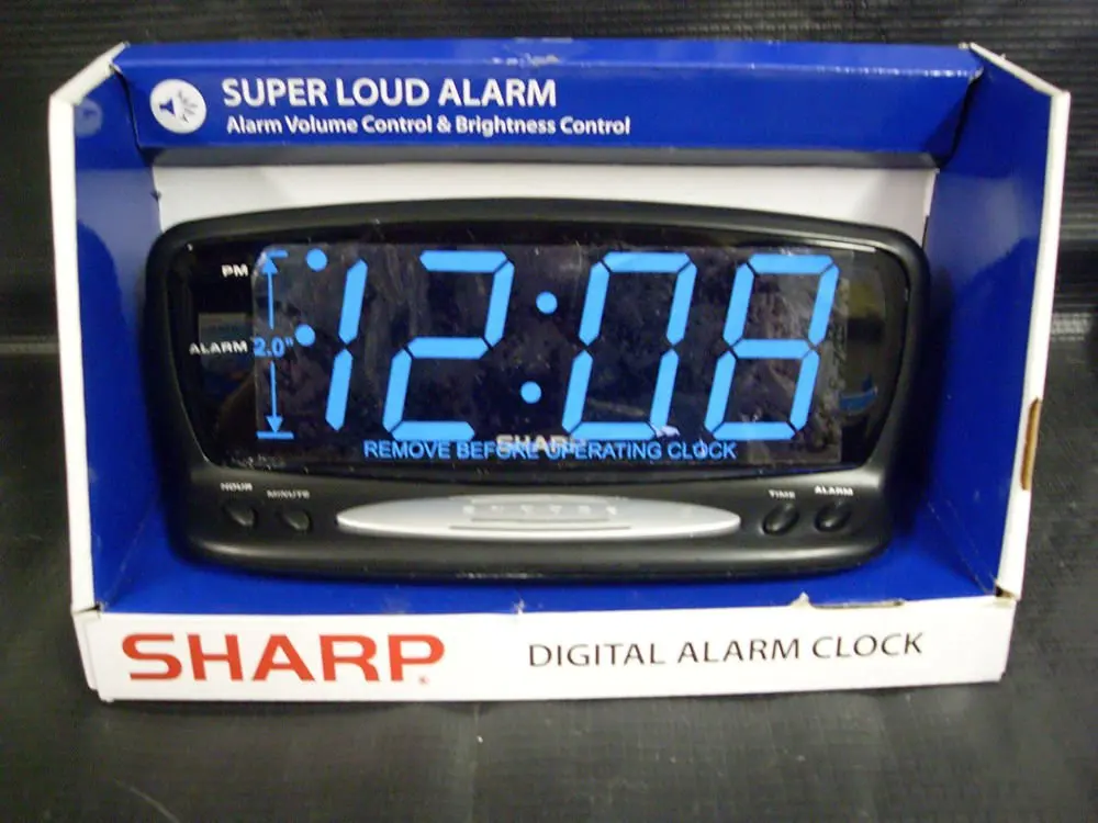 sharp alarm clock with 2 front usb ports