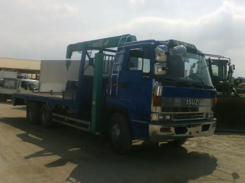Isuzu-Elf-10-wheelers-self-loader-boom.jpg