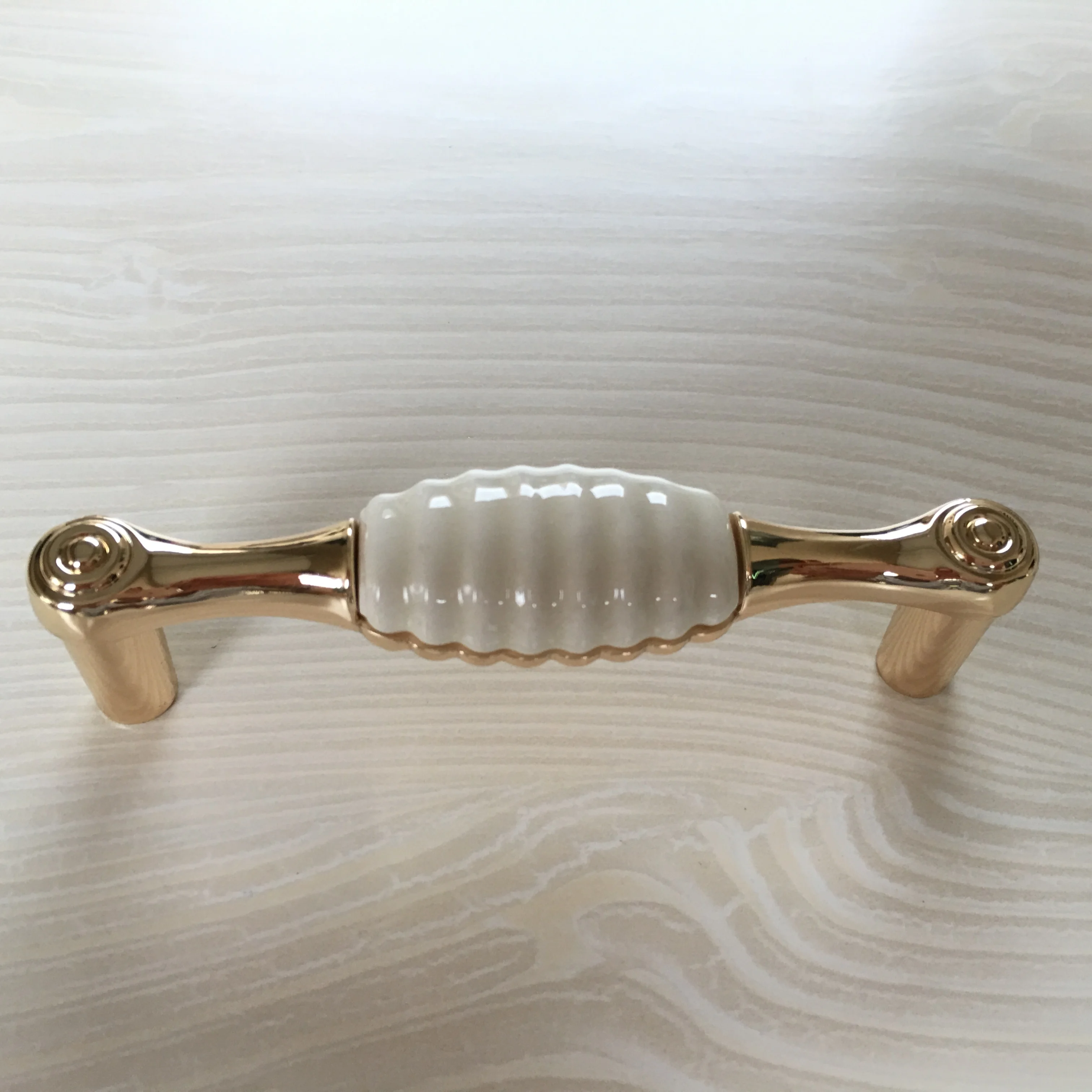 Modern Style Zinc Alloy Gold Furniture Handle Ceramic Kids