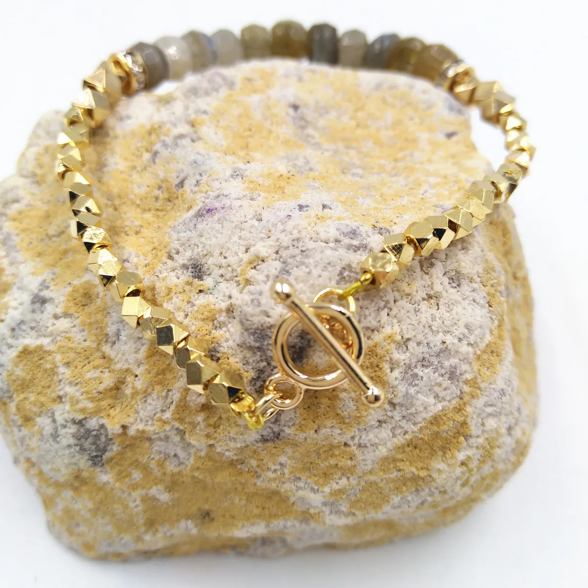 Latest Design Women Crystal Natural Stone Beads Gold Metal Beaded Bracelet
