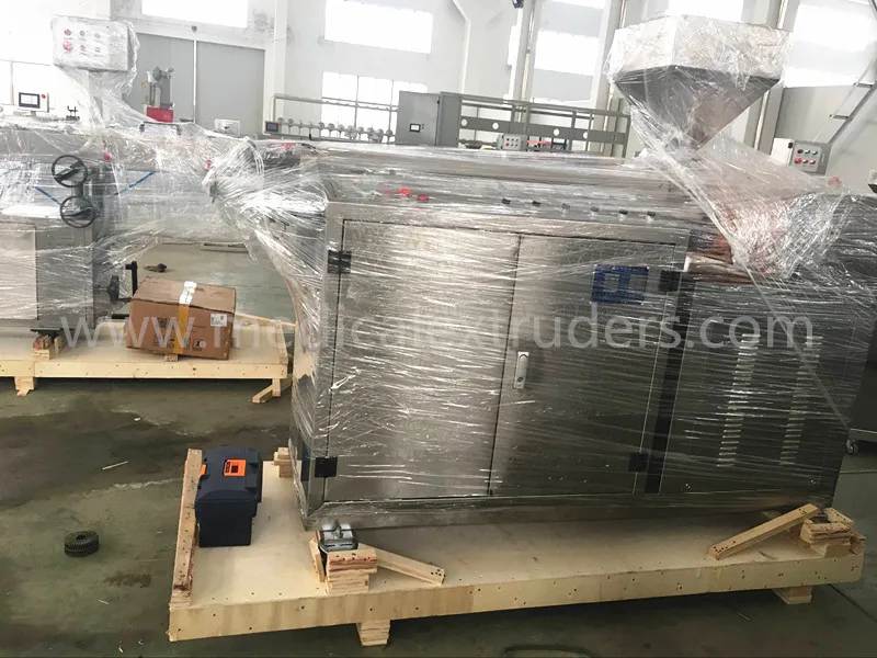 extruder packing photo_01.jpg