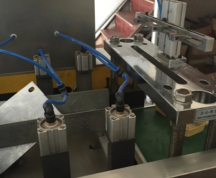 Pneumatic clamp device