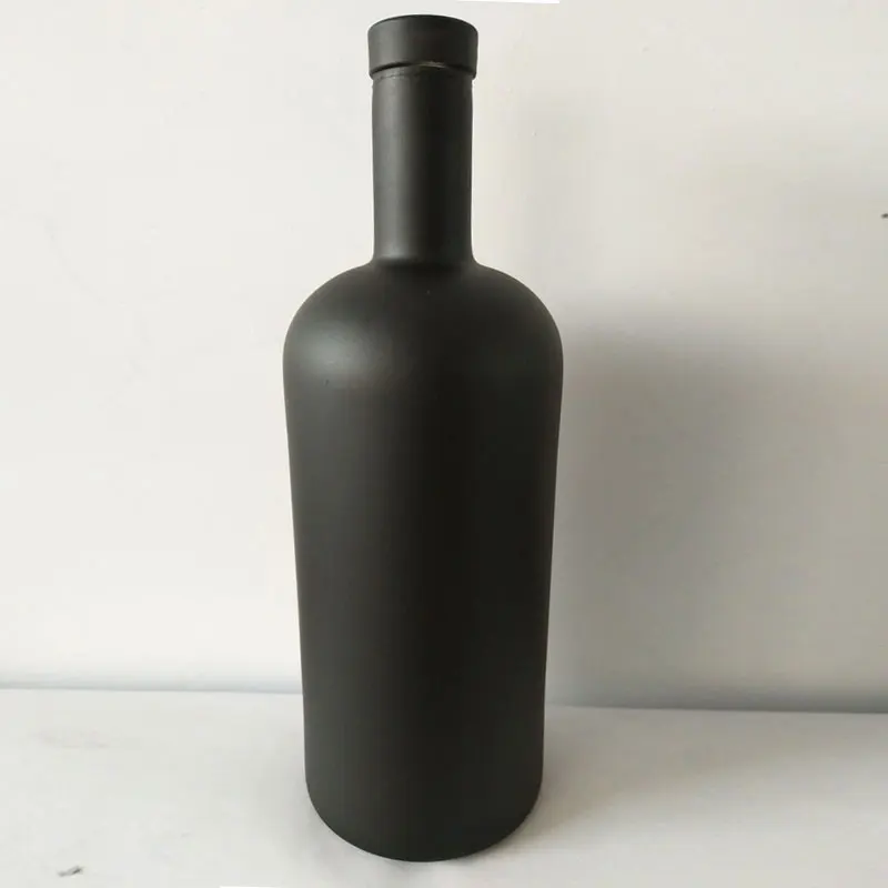 Стеклянные бутылки темная. Матовая бутылка. Черная матовая бутылка. Бутылка стеклянная матовая. Черная стеклянная бутылка.