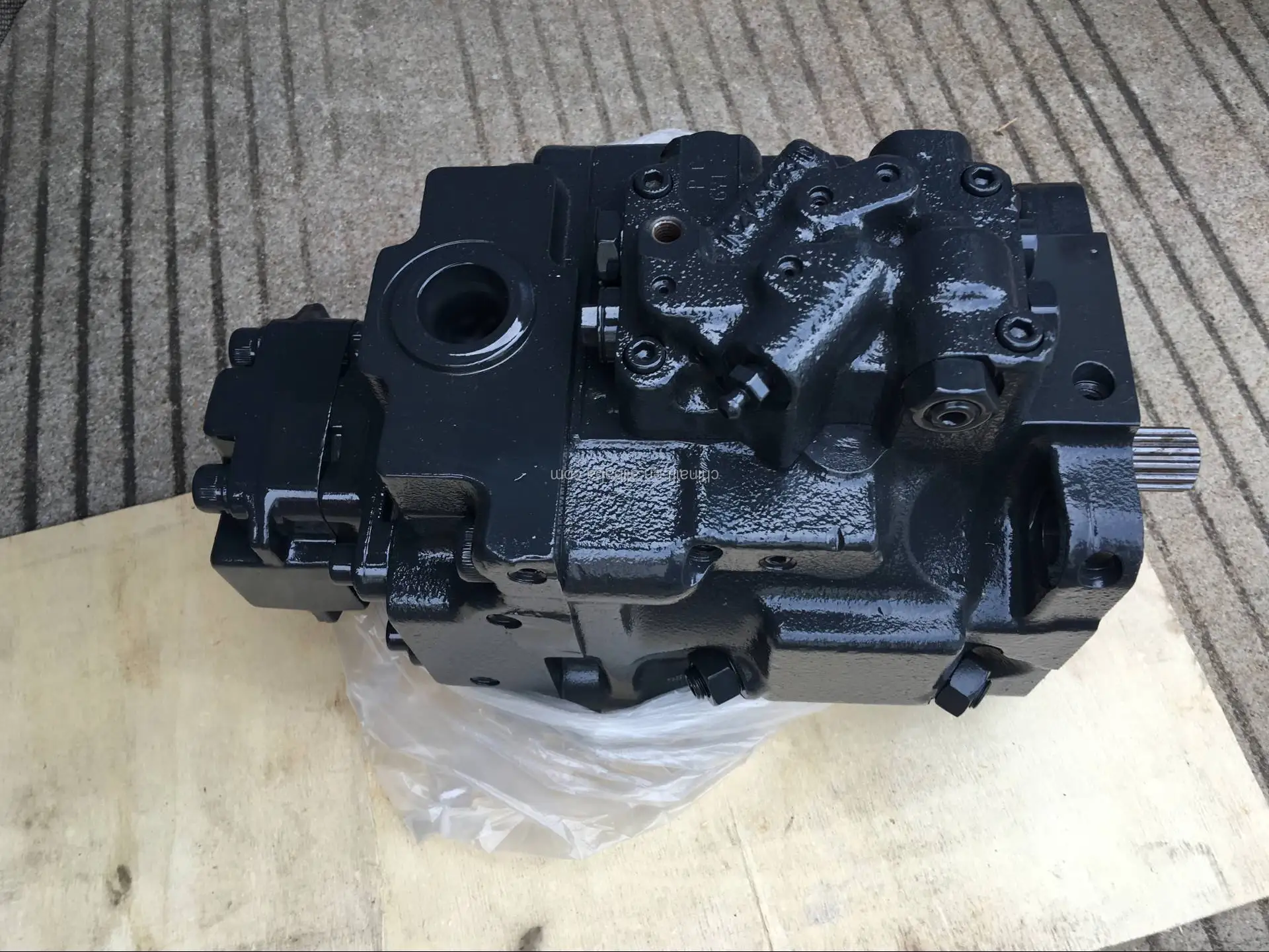 P62OO4989ULIXTQV_CQJ_E8.jpg