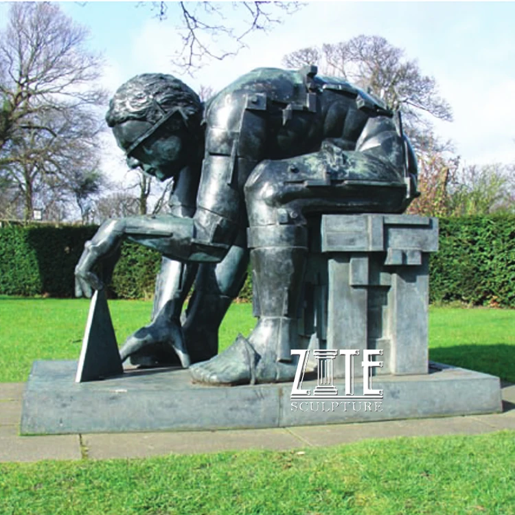 着名的科学家雕像青铜牛顿坐在长凳上雕塑