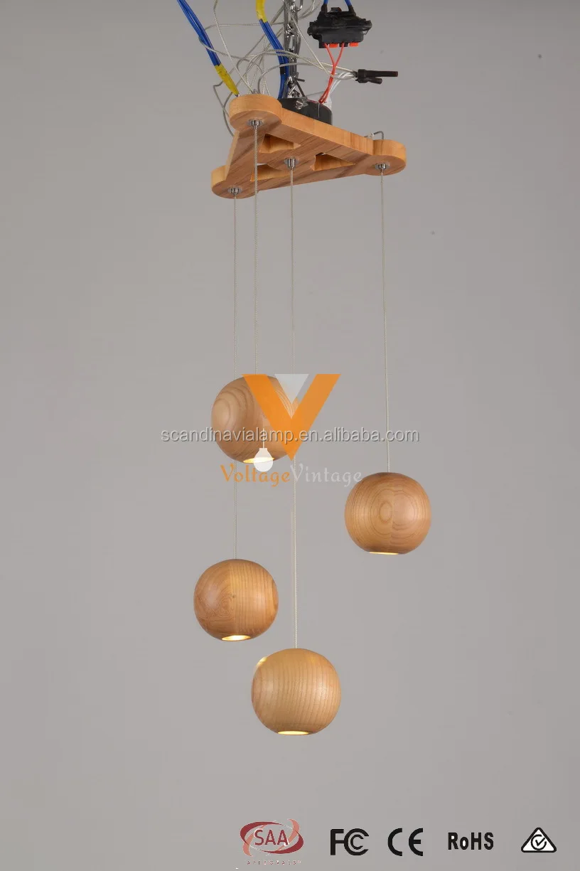 Nuovo e moderno soffitto in legno chiaro naturale elegante ...