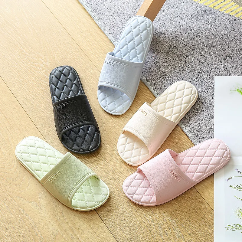 

The new style of bathroom slippers is thickened, non-slip and soft-soled