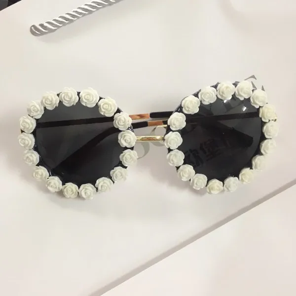 

2018 New Handmade Diamond Flower Sunglasses Retro Fashion Rhinestones glasses, Colors