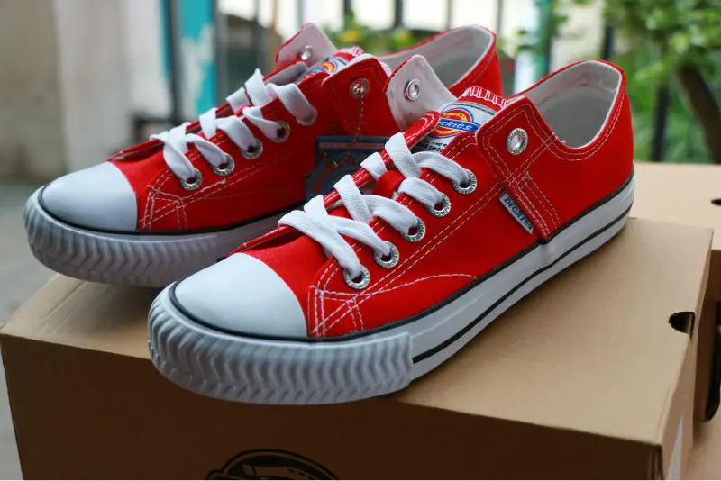 Latest men's flat vulcanized shoes with canvas casual shoes