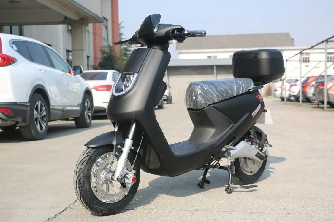 Classic Scooter 48v E Scooter With Pedal Electric Bike In The