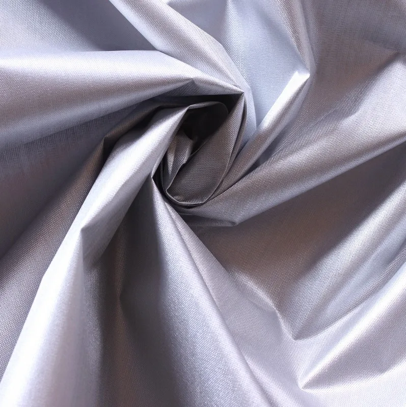工厂价格 170 t 涤纶塔夫绸织物与银色涂层