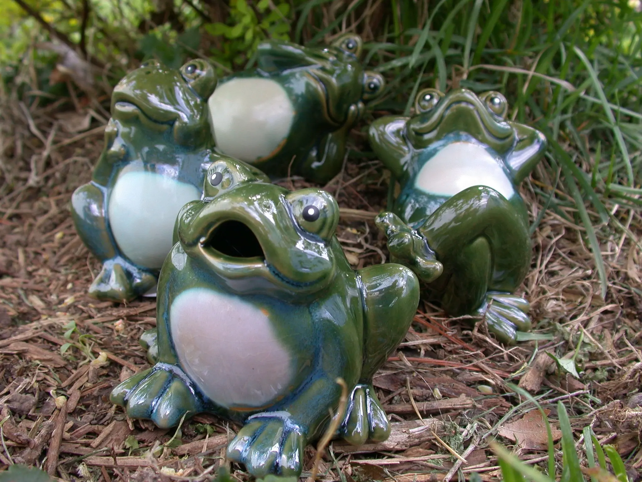 frog figurines for garden