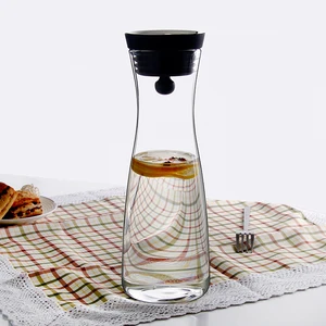 High borosilicate glass pitcher with lid hot and cold beverage water carafe