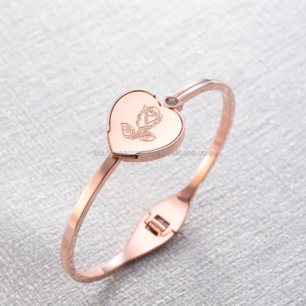 

2022 new heart QR code with music bangle bracelet rose gold stainless steel pendant personalized birthday gift