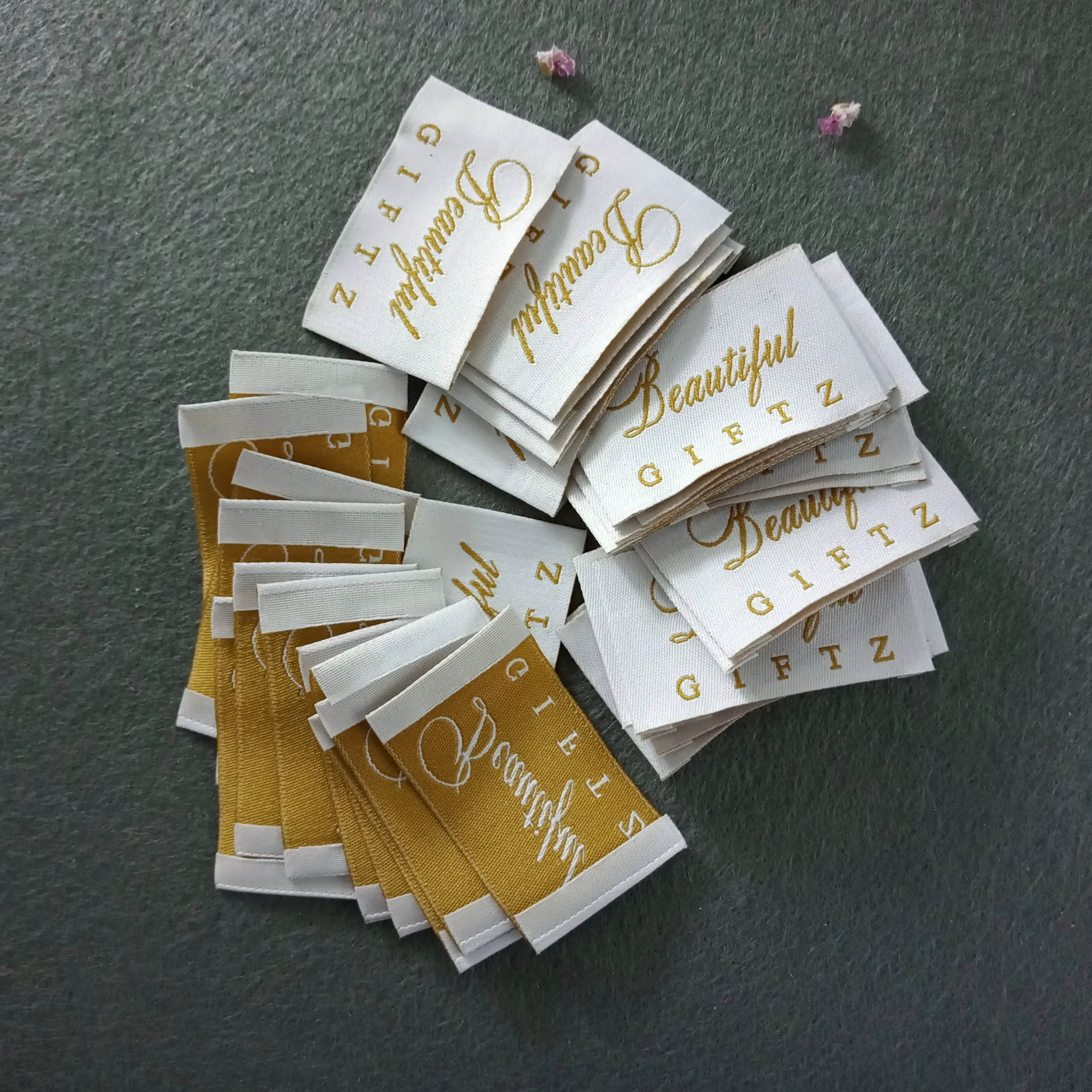 

Hot Selling Custom Garment Brand Logo Tag Clothing Woven Labels, Customized color