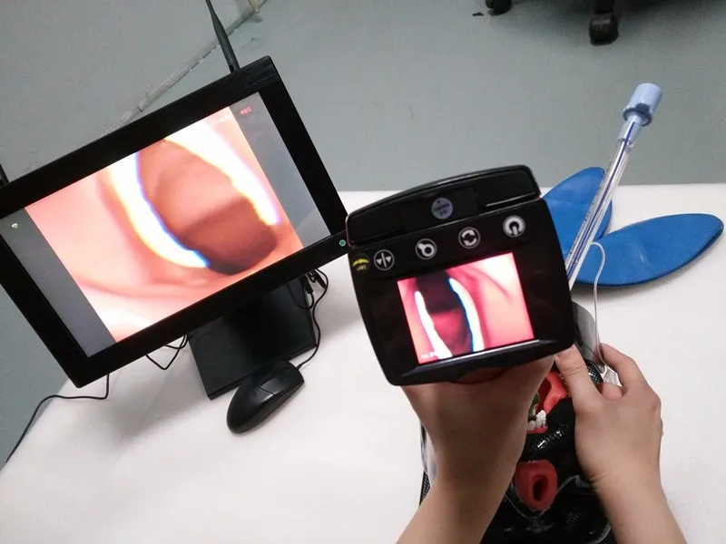 tracheal intubation laryngoscope with disposable blade