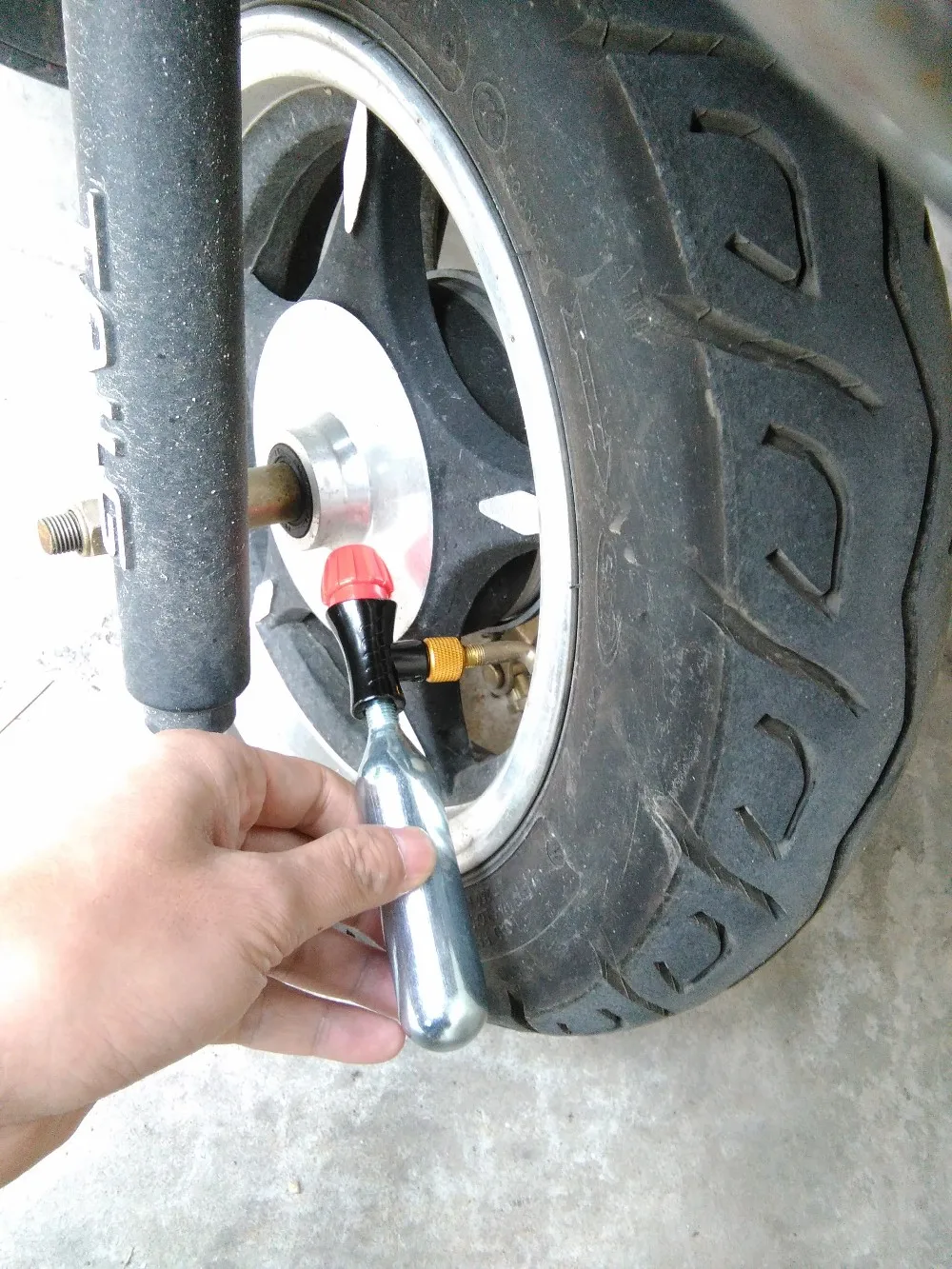 38g Co2 Motorcycle Tyre Inflator 12g 24g 25g 33g 38g 74g 88g Co2