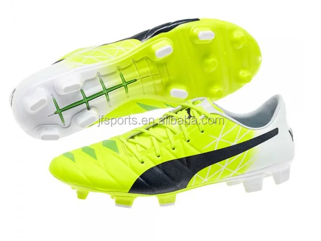 2016 Fashionable style Soccer Shoes for men soccer boots