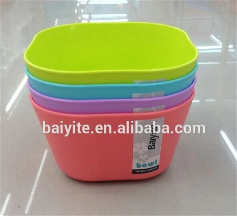 
Plastic bowl 