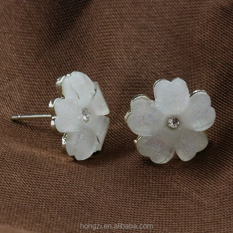 

2021 Korean edition exquisite crystal ornament beautiful crystal five leaf earring nail acrylic small flower earring