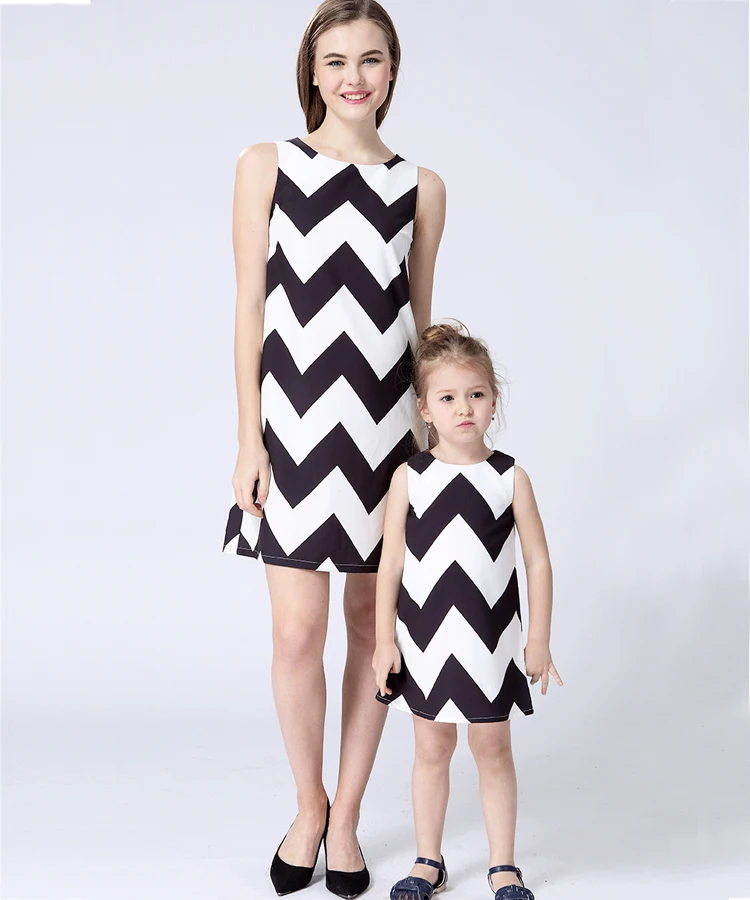 infant and mom matching outfits