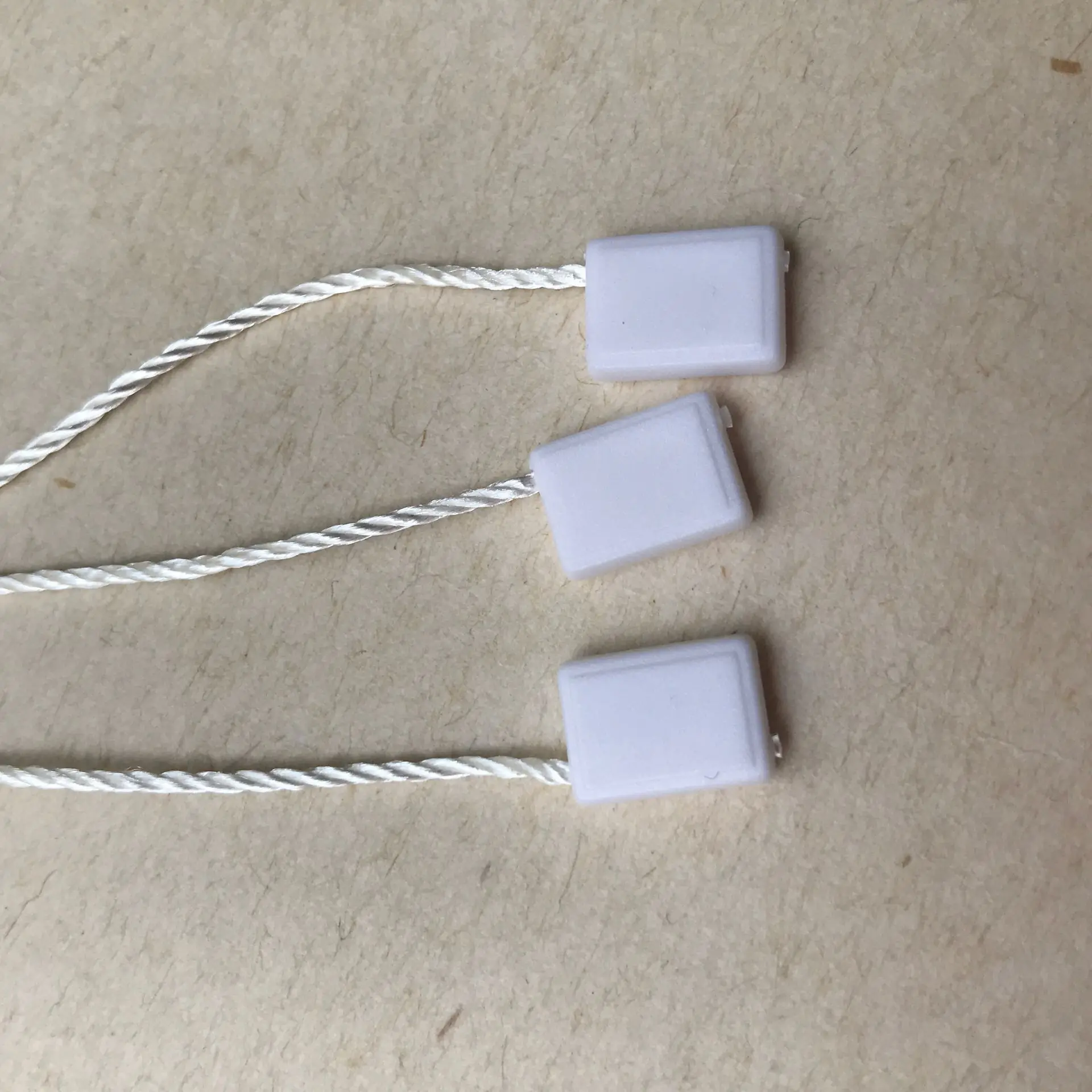 1000pcs Wholesale White Hang Tags Nylon String Plastic Snap Lock