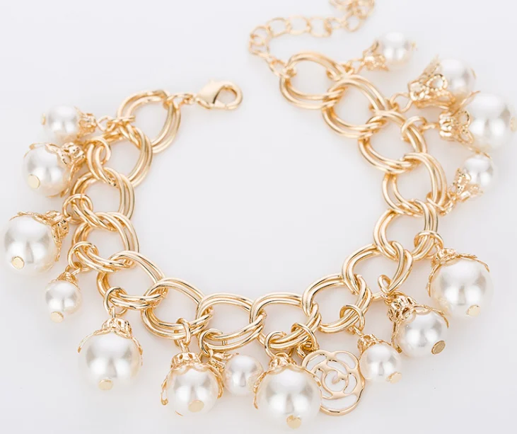 fashion lips lipstick cosmetic charm bracelets custom brand logo charm pearl bead bracelet.png