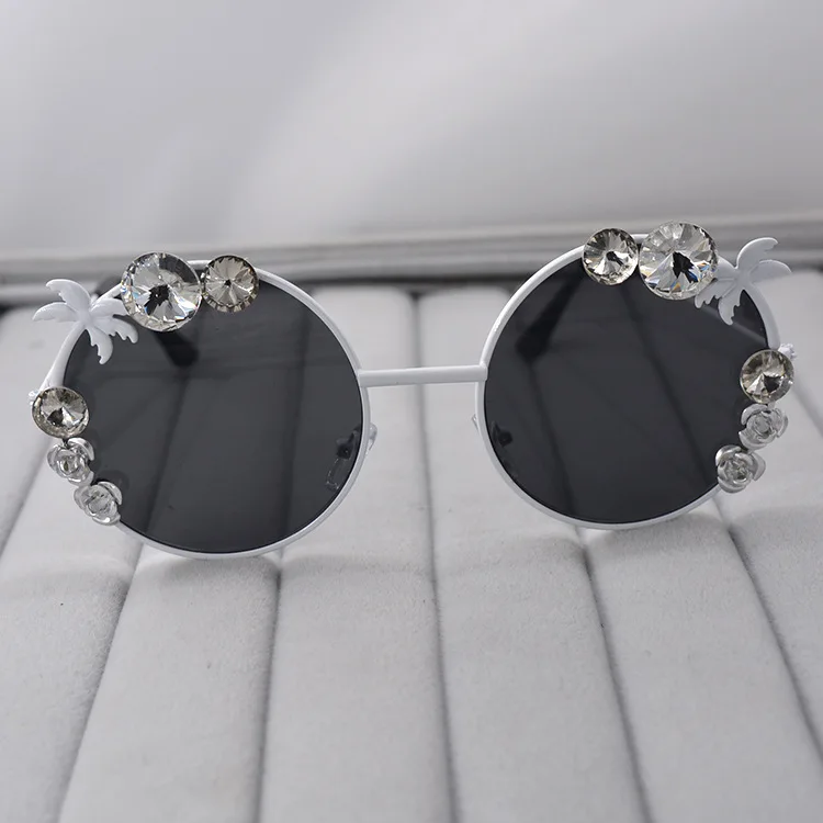 

WIIPU Fashion Flower Rhinestone Women UV Beach Holiday Sunglasses