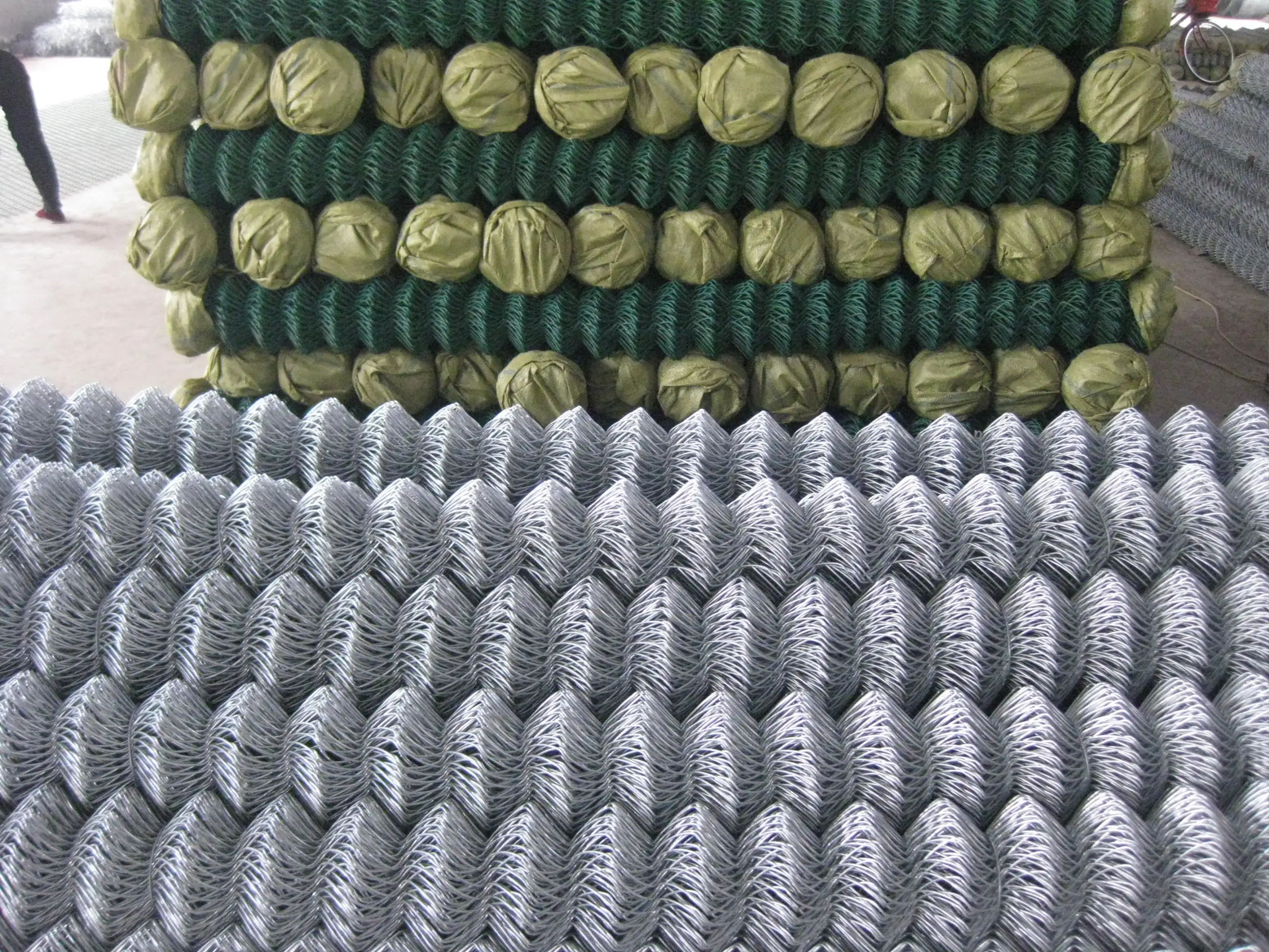 galvanize/ pvc coated chain link wire mesh fence