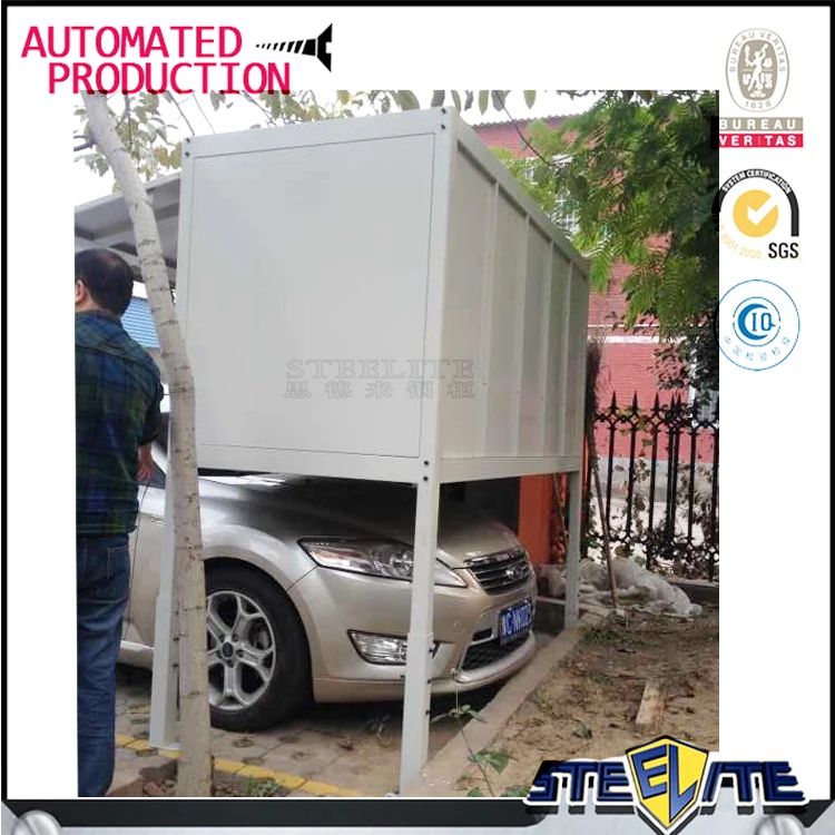 Moderno aparcamiento acero almacenamiento sobre capó del coche armario