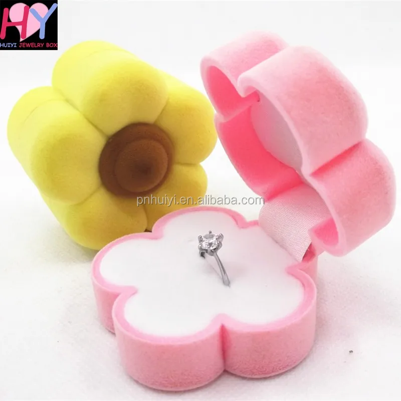 

Plum flower shaped flocking pendant earring ring velvet jewelry box, Yellow, pink