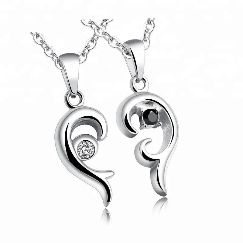 

Couple Necklace Heart Shaped Jewelry No Fade 316L Steel Hidden Camera Necklace, White