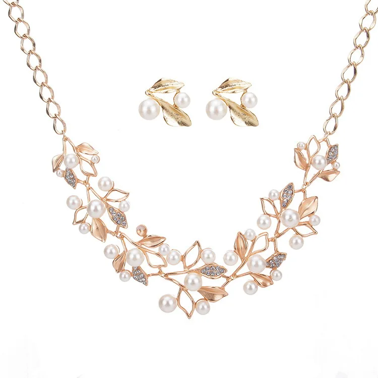 

Fashion imitation pearl necklace earring set, N/a
