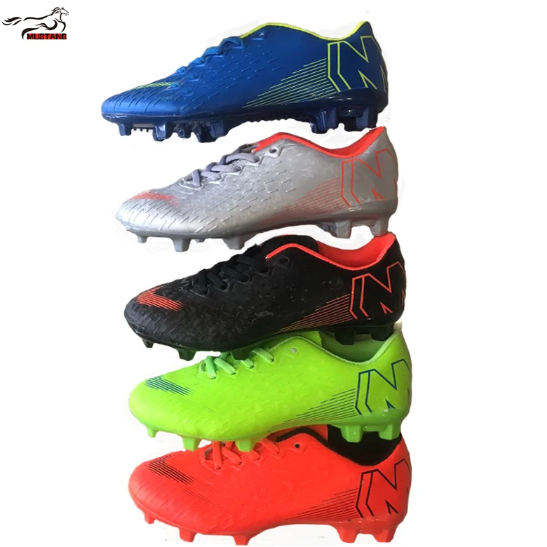 stock scarpe da calcio