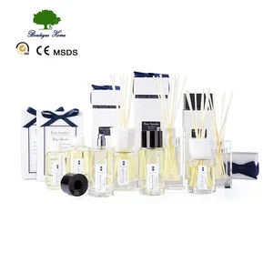 Image of Exclusive shop or store hot sell name brand luxury room perfume gift set with white wicks and glass bottle reed diffuser