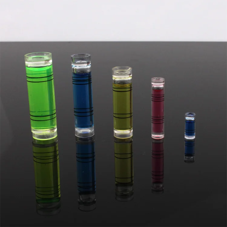 ваза в виде конуса стеклянная. стопки мембранных цилиндров пузырьков в которые. флакон пенициллиновый 10 мл. труба из оргстекла. стаканы с пузырьками воздуха.