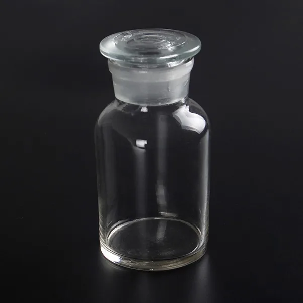 Нейтральное стекло. Склянка лабораторная 1000 мл из светлого стекла с широкой горловиной. Склянка для реактивов 250 мл. Склянка для реактивов 30 мл. Склянка с притёртой крышкой 30 мл.